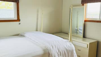 3 bedrooms, in-room safe, iron/ironing board, free WiFi