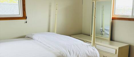 3 bedrooms, in-room safe, iron/ironing board, free WiFi