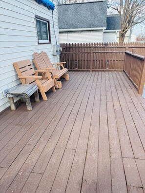 Terrace/patio - Buffalo Niagara international airport 2 minutes away from the house (Cheektowaga)