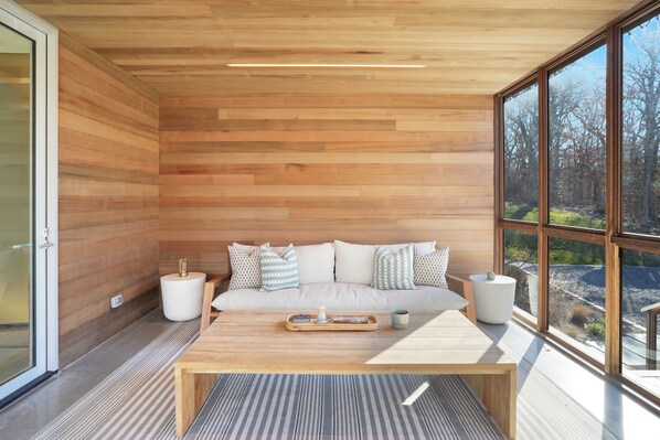 Smart TV - Entire home in West Tisbury, Massachusetts minutes from Lambert's Cove (West Tisbury)