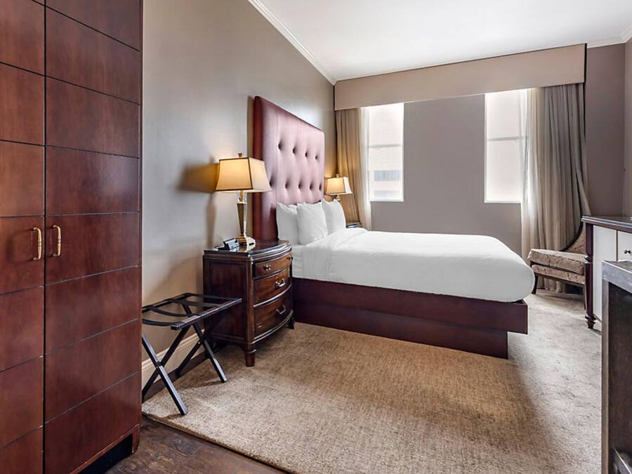 Caja fuerte, escritorio, espacio para trabajar con un portátil