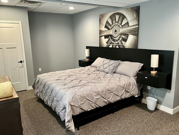 4 عدّة غرف نوم وواي فاي وملاءات أسرّة