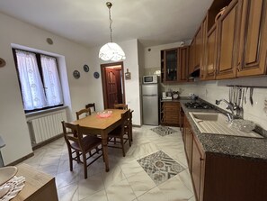 Stovetop, cookware/dishes/utensils, dining tables - Dora Apartment central location near best beaches (Monterosso al Mare)