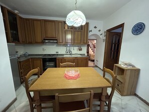 Dining - Dora Apartment central location near best beaches (Monterosso al Mare)