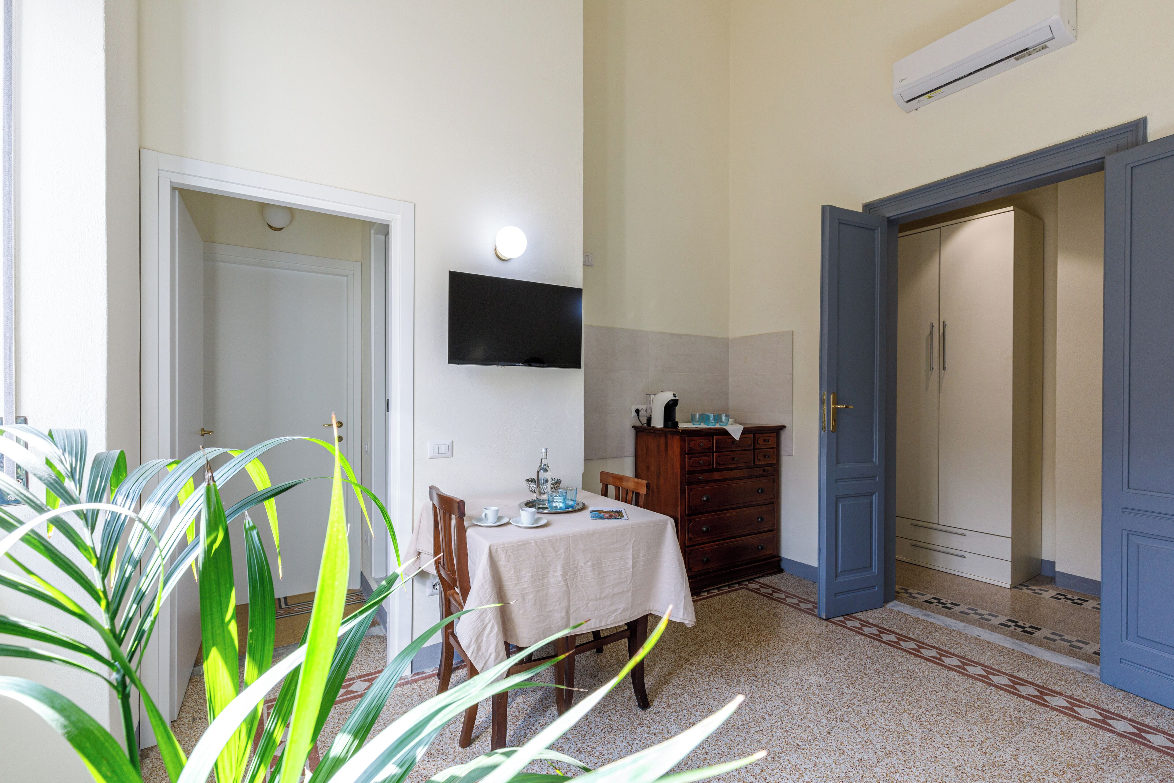 Photo - Onlyrooms IV - Sea View & Free Parking