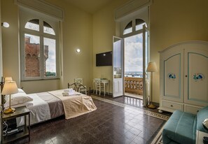 Minibar, soundproofing, iron/ironing board, free WiFi