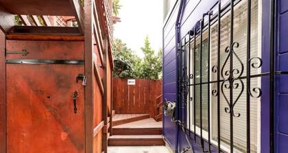 El Nido. Modern Victorian. Private Deck. Gated Parking. Fast, reliable Wi-Fi.