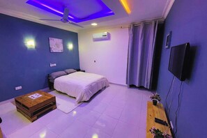 1 Schlafzimmer, Zimmersafe, Schreibtisch, Bügeleisen/Bügelbrett