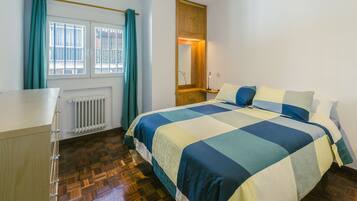 1 dormitorio, tabla de planchar con plancha, wifi gratis y ropa de cama