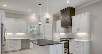 Experience Kemah in Luxury!
Gorgeous, custom, brand new 3 bedroom with 3.5 baths