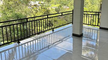 Classic Room, 1 King Bed, Mountain View | Mountain view