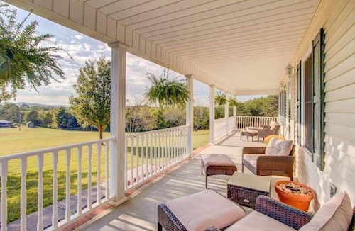 Sweet Haven-Hot Tub-Near Airport-King Beds-Sunsets