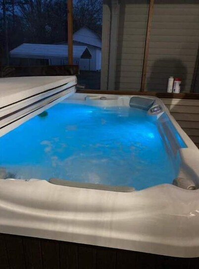 Sweet Haven-Hot Tub-Near Airport-King Beds-Sunsets