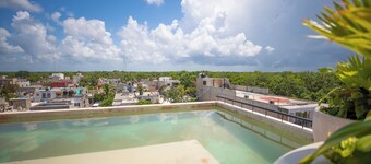 Nuée Hotel & Beach Club