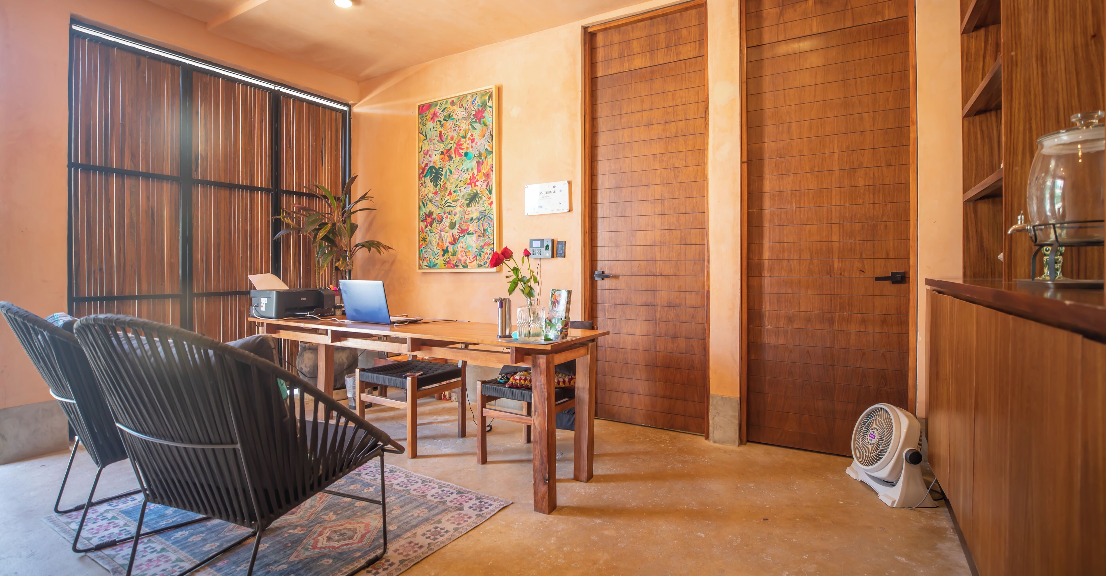 المنشأة من الداخل