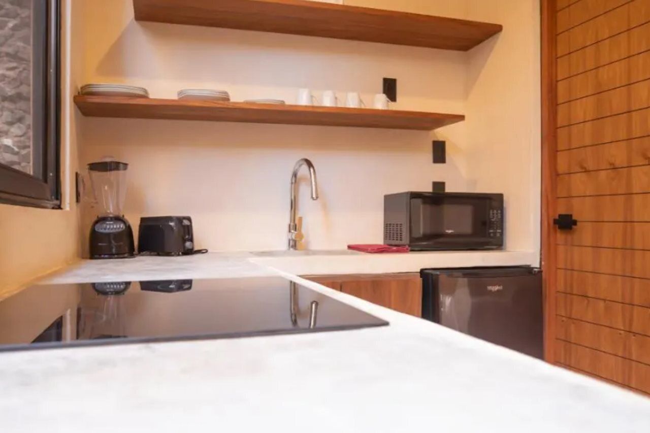 Private kitchen | Mini-fridge, dining tables