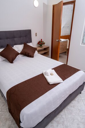 Basic Room | Free WiFi - HOTEL MONAKO (Chia)