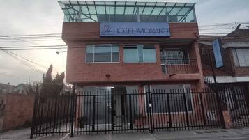 Fachada de la propiedad