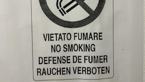 A no-smoking sign with text in multiple languages. - VENICE NIGHT 25 DOUBLE ROOM C (Mestre)