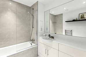 Basic Apartment | Bathroom | Bathtub, hair dryer, towels, soap - Stylish Flat In Battersea Reach (London)