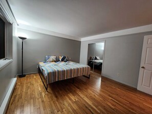 3 bedrooms, iron/ironing board, bed sheets
