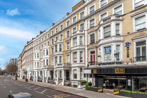 Exterior - Stylish and Sleek Kensington Apartment (London)