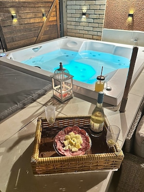 Spa - Camas Confortáveis, Churrasqueira, Jacuzzi Aquecida, sol o ano Inteiro e Paz! (Mairinque)