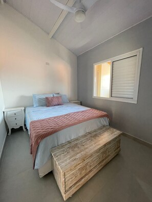 2 bedrooms, iron/ironing board, bed sheets