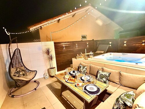 Camas Confortáveis, Churrasqueira, Jacuzzi Aquecida, sol o ano Inteiro e Paz!