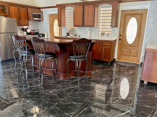 Spacious Serene Villas~4 bedrooms-w/4 private ensuite bathrooms.