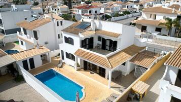 فيلا | 4 عدّة غرف نوم