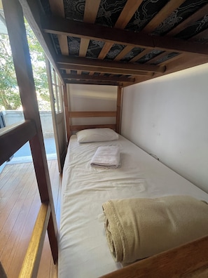 Hypo-allergenic bedding, iron/ironing board, free WiFi, bed sheets