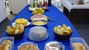 Desayuno de autoservicio incluido todos los días