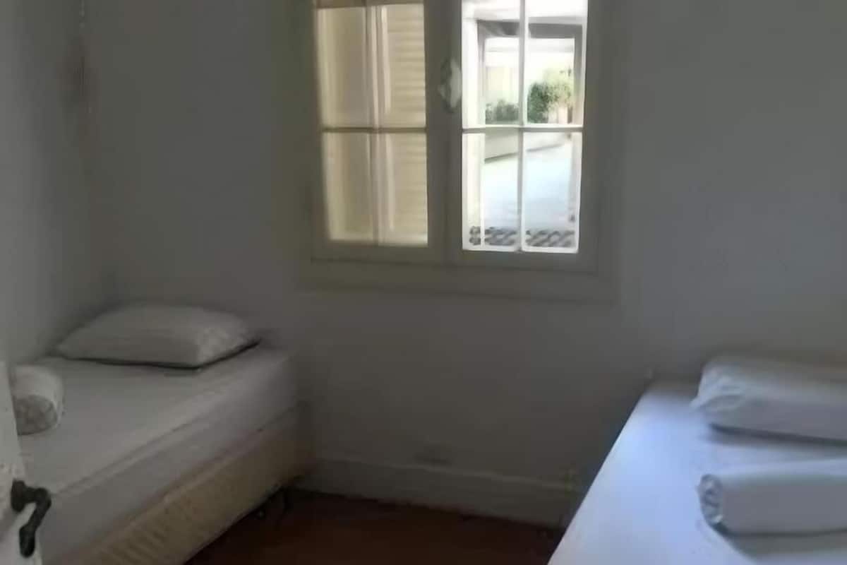 1 bedroom, hypo-allergenic bedding, iron/ironing board, free WiFi