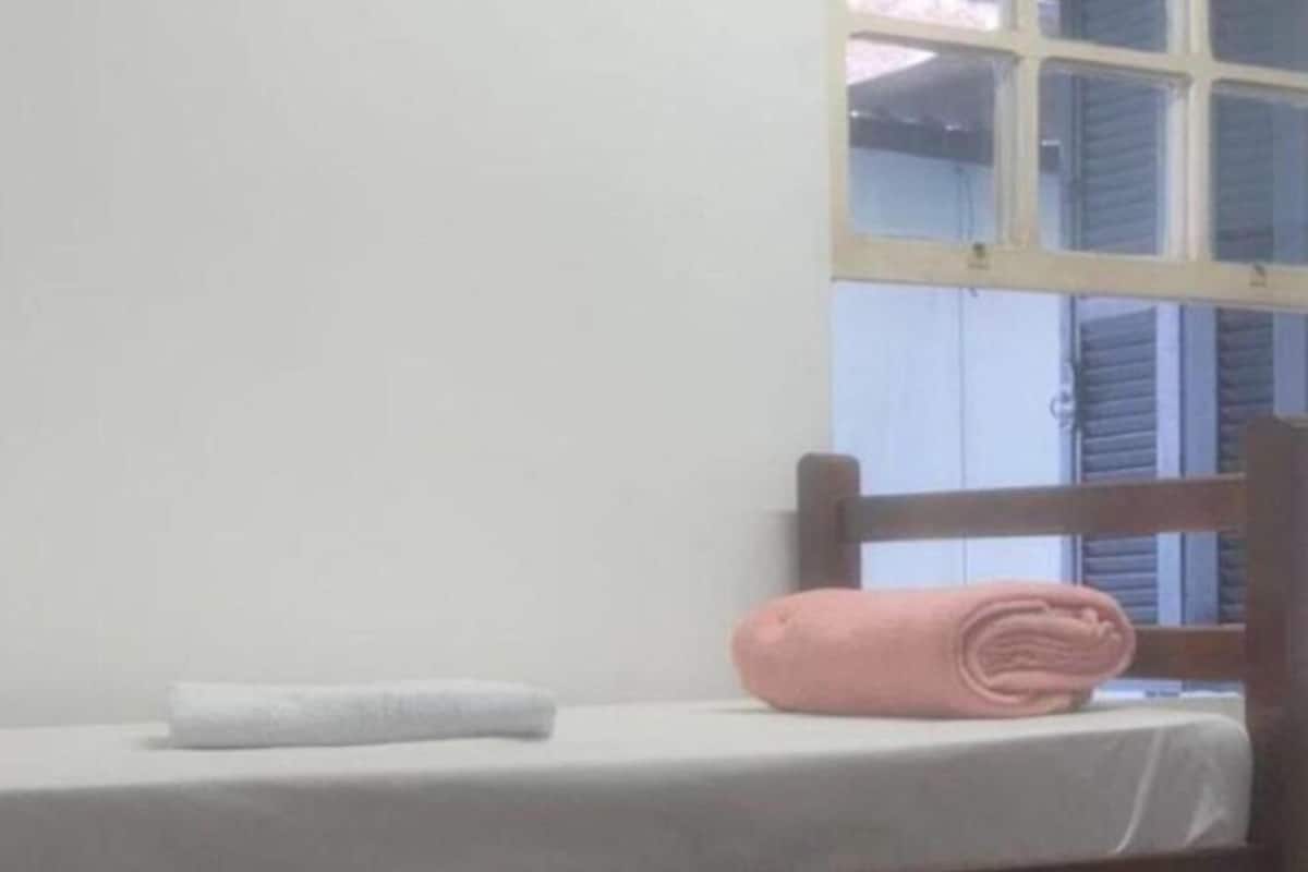 Standard Shared Dormitory, Women only | 1 bedroom, hypo-allergenic bedding, iron/ironing board, free WiFi