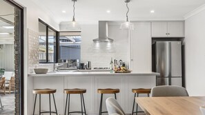 Microwave, oven, dishwasher, coffee/tea maker - Sea La Vie ~ Coastal Chic Busselton Broadwater Retreat (Broadwater)