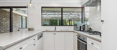 Microwave, oven, dishwasher, coffee/tea maker