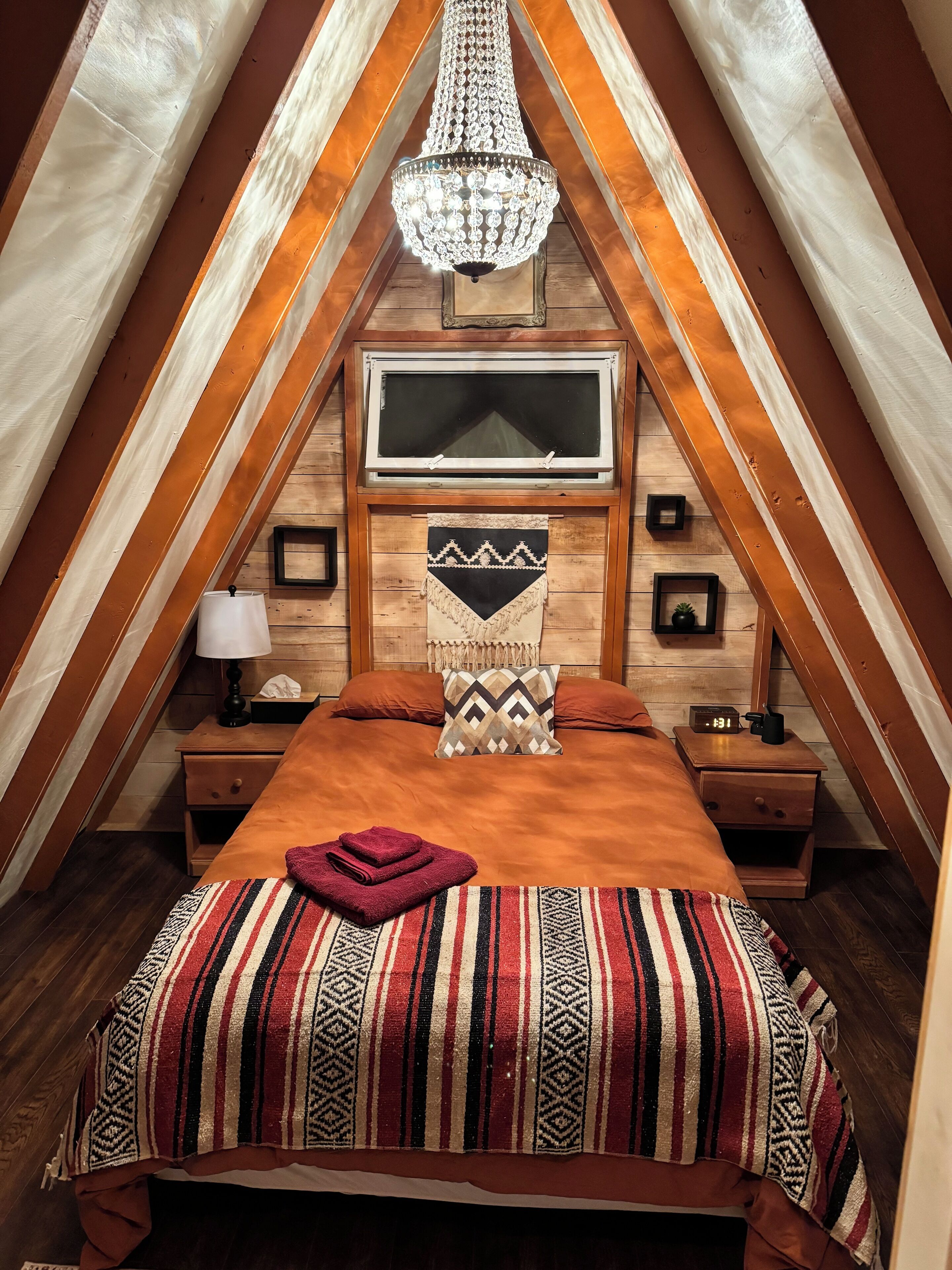 Basic Cabin, Non Smoking, Shared Bathroom | Individually decorated, individually furnished, desk, laptop workspace