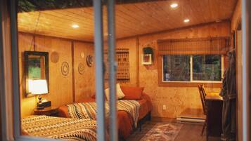 Premium Cabin, Non Smoking, Shared Bathroom | Individually decorated, individually furnished, desk, laptop workspace
