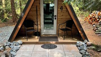 Basic Cabin, Non Smoking, Shared Bathroom | Individually decorated, individually furnished, desk, laptop workspace