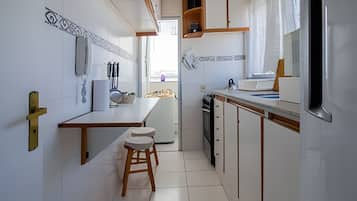 Departamento | Cocina privada | Refrigerador, microondas, horno y tetera eléctrica