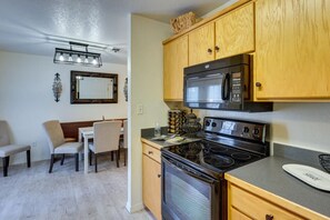 Fridge, microwave, oven, stovetop - "Family-Friendly Getaway with Hot Tub - 4BR Home!" (Hot Springs)