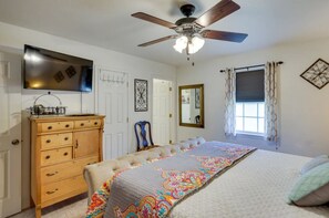 4 habitaciones, tabla de planchar con plancha y cuna de viaje 