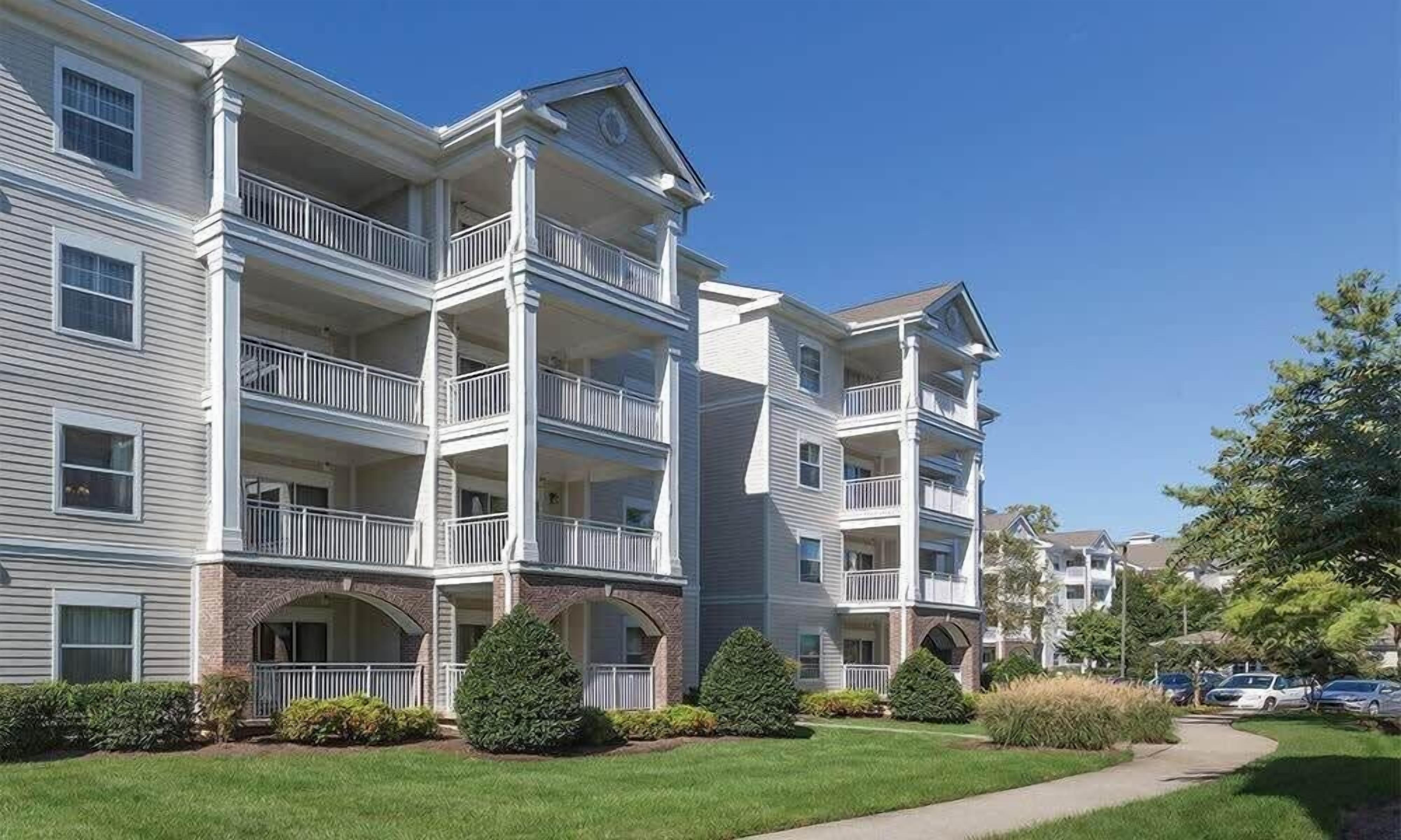 2br LO Condo with Picturesque River Scenery