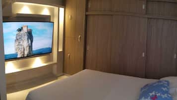 3 bedrooms, desk, iron/ironing board, WiFi