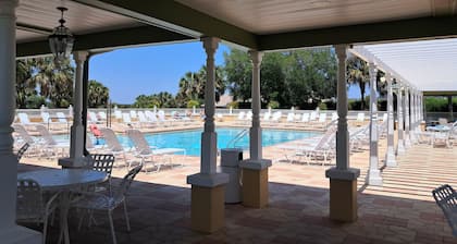 Discover the villages! Pet Friendly with Golf Cart in Prime Location & Shopping