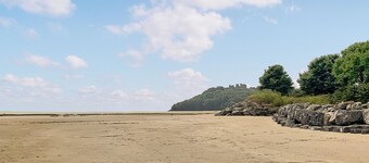 2 bedroom accommodation in Llansteffan