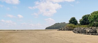 2 bedroom accommodation in Llansteffan