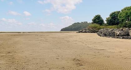 2 bedroom accommodation in Llansteffan