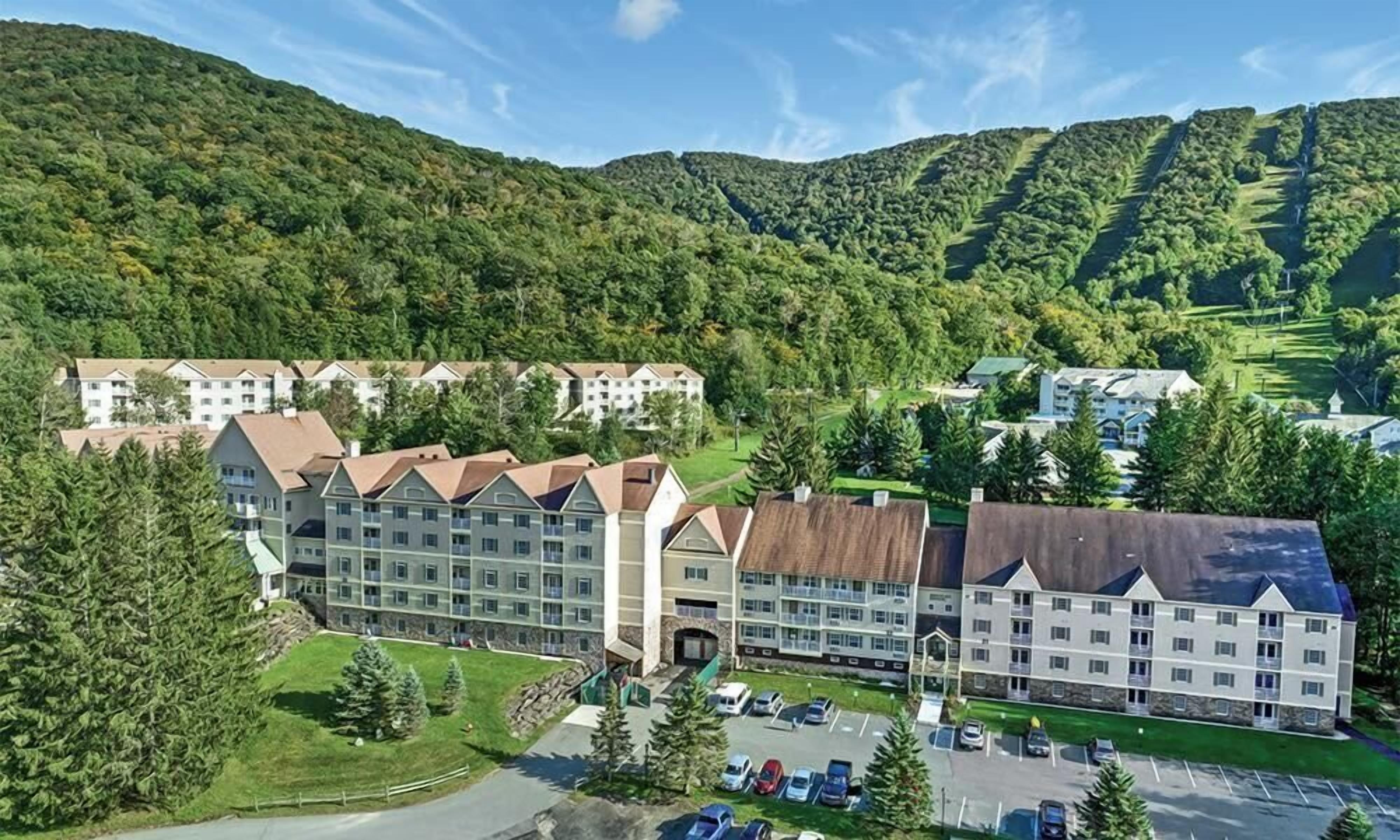 2br DX Condo Ski & Berkshire County!